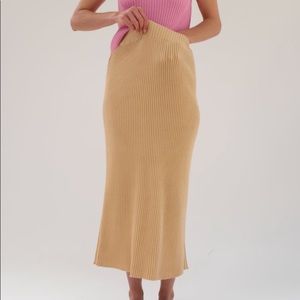 Beklina Ribbed Skirt Pretzel NWOT